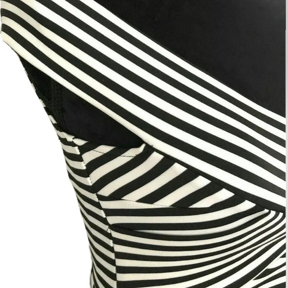 Dream House Top Off Shoulder Black White Stripe Size 8 - Picture 2 of 6